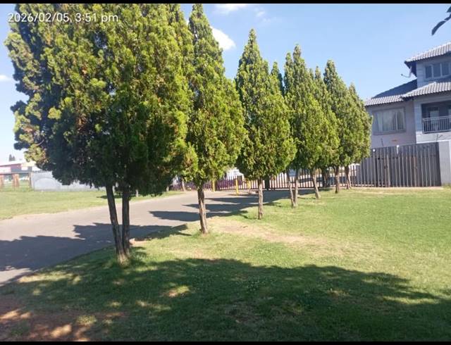 3 BEDROOM TOWNHOUSE FOR SALE IN CRYSTAL PARK